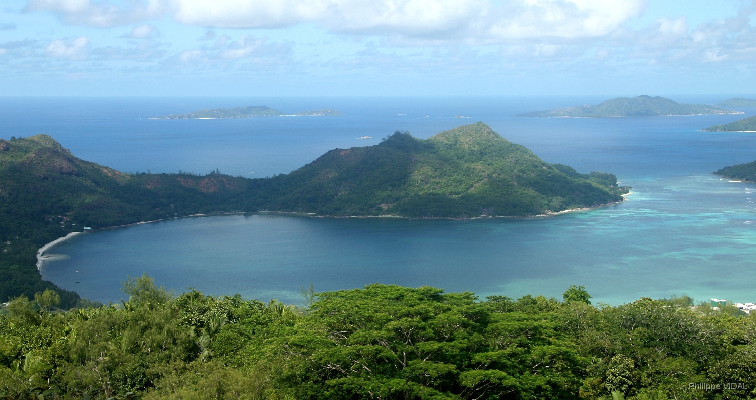 IMG_2323_rf_PRASLIN_DE GLACIS NOIR_LA DIGUE ET AUTRES SOEURS.jpg